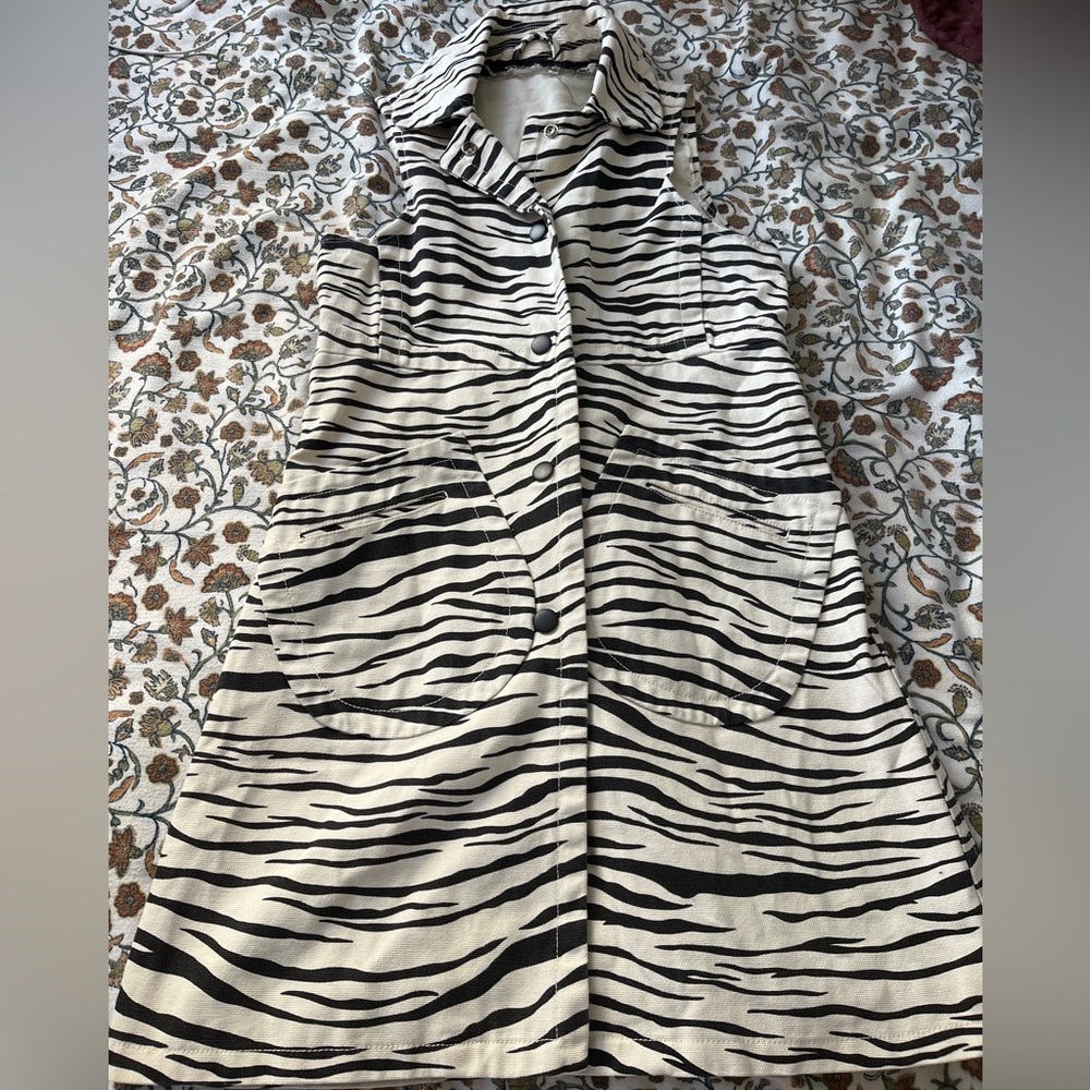 Zebra Collared Denim Dress with pocketss🦓